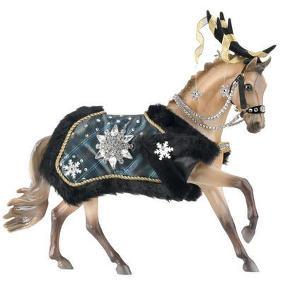 Breyer Traditional (1:9) 700126 – Highlander Holiday Horse 2023