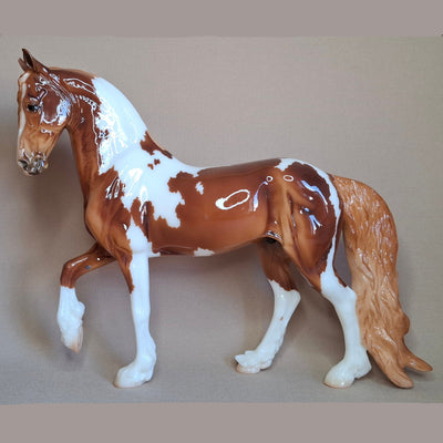 Breyer Traditionnel (1:9) 10770 - Scandi Surprise Alezan tobiano glossy